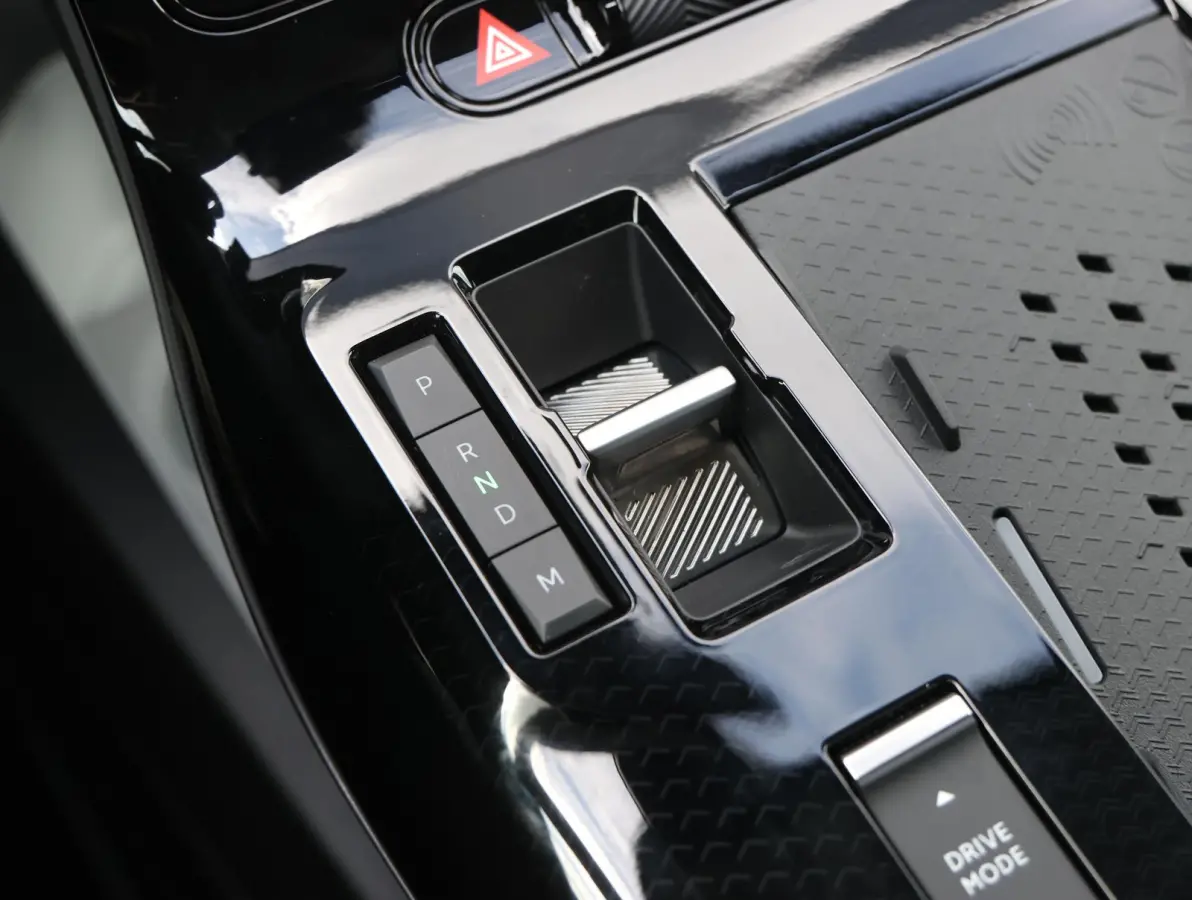 1.2 Hybrid 145pk Max Nieuw | Elektrische Bedienb. Bestuurdersstoel | Stoelverwarming/Verkoeling | Adaptieve Cruise Control | 360 Camera | Head-Up Display | Apple Carplay & Android Auto