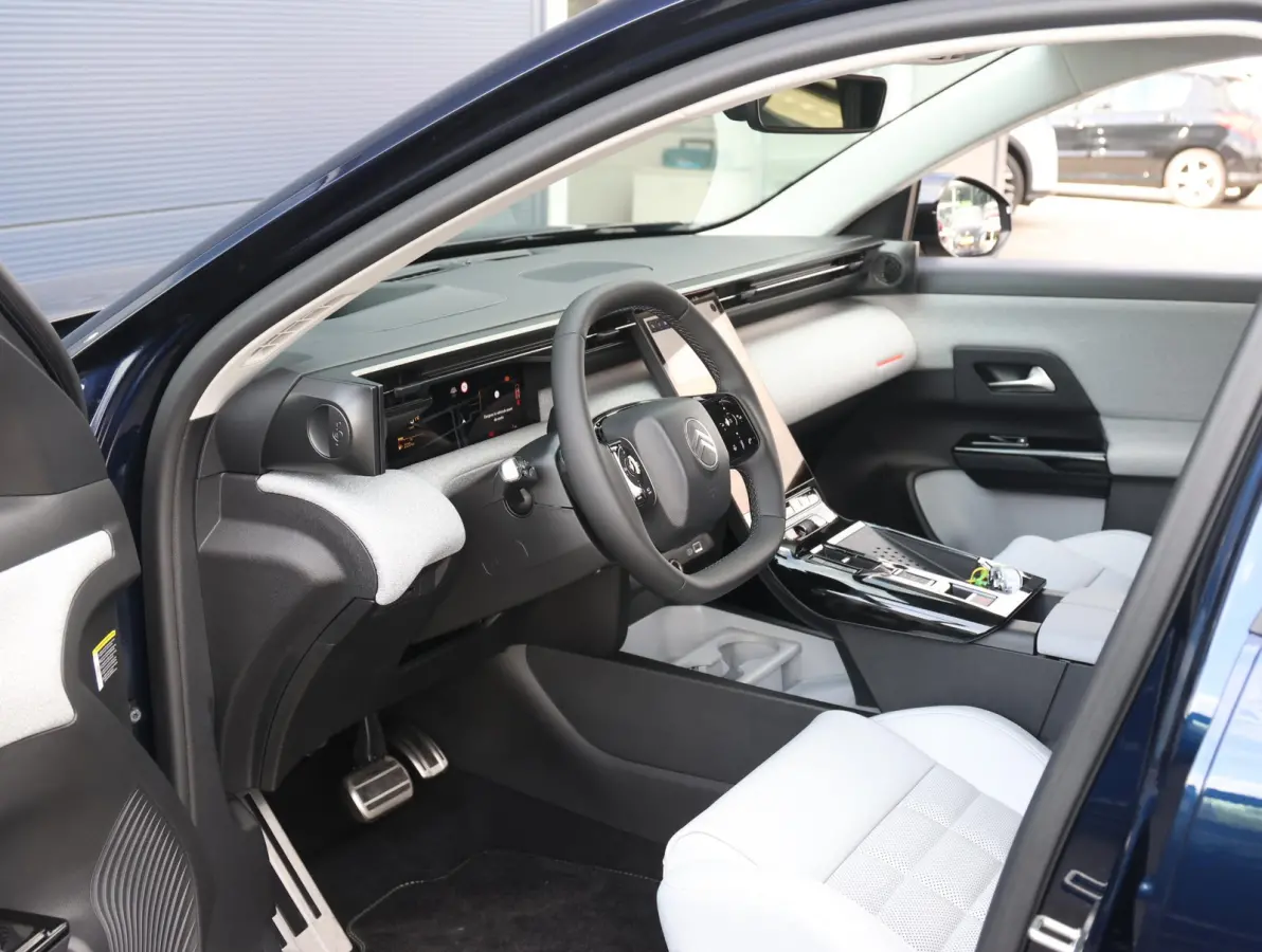 1.2 Hybrid 145pk Max Nieuw | Elektrische Bedienb. Bestuurdersstoel | Stoelverwarming/Verkoeling | Adaptieve Cruise Control | 360 Camera | Head-Up Display | Apple Carplay & Android Auto