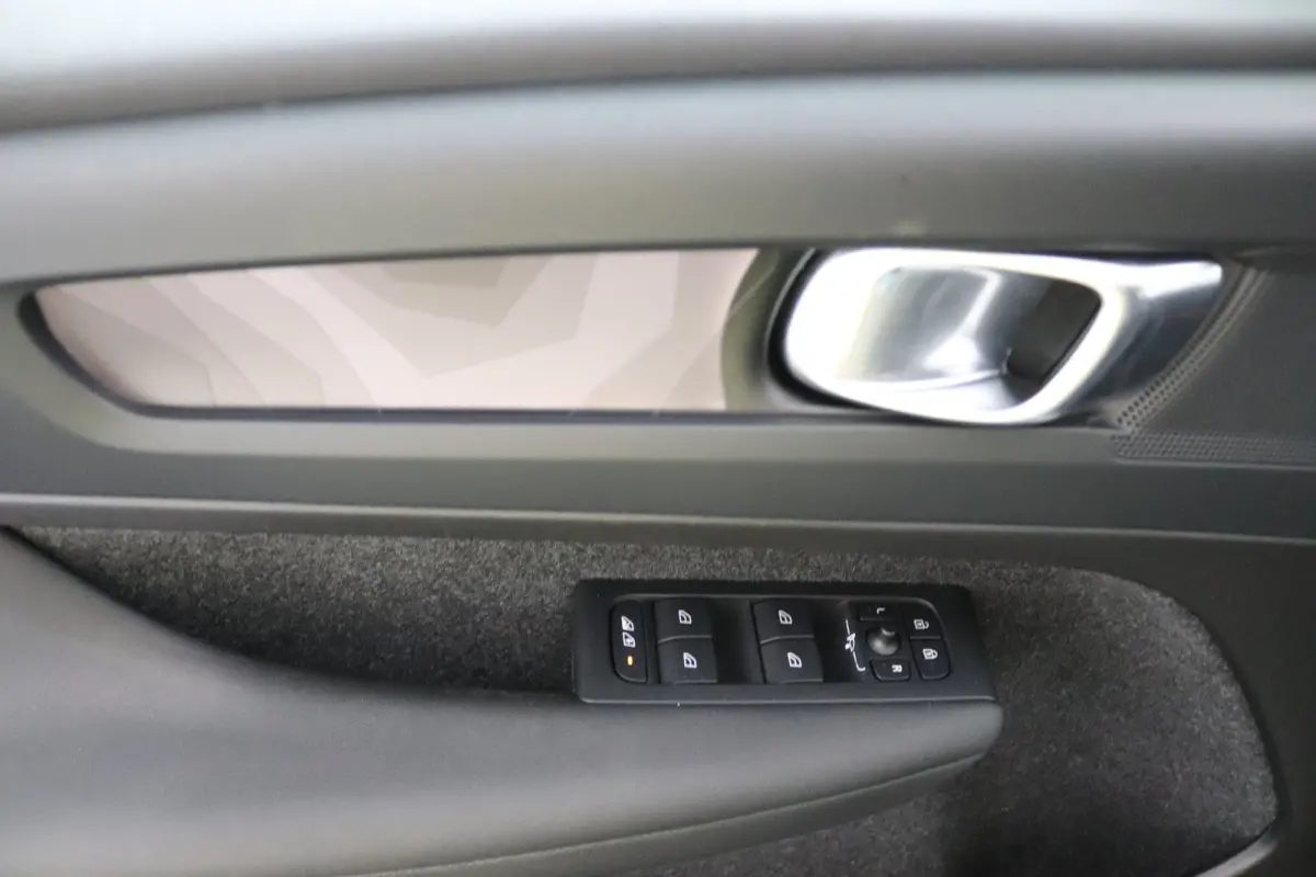 Recharge Plus 69 kWh | Panoramadak | 95% SoH | Camera | Keyless | BLIS | Adaptive Cruise | Warmtepomp