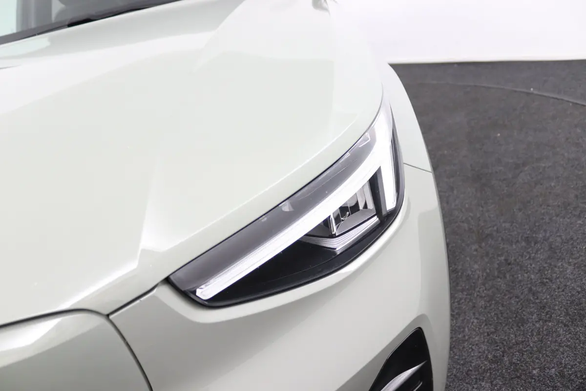 Recharge Plus 69 kWh | Panoramadak | 95% SoH | Camera | Keyless | BLIS | Adaptive Cruise | Warmtepomp