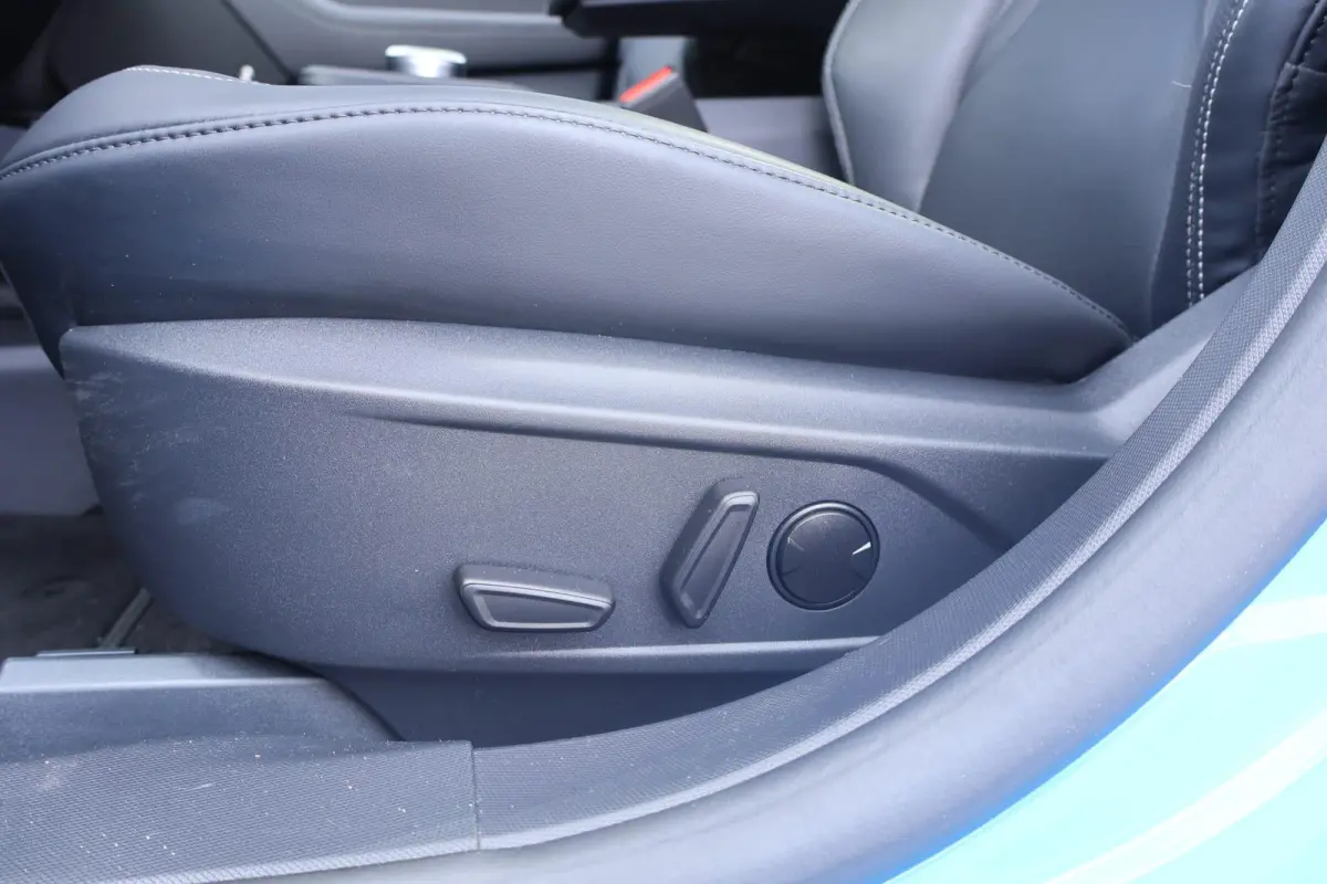 Standard RWD 73 kWh | Panorama | Adaptive Cruise | B&O | Memory | Trekhaak | 360 Camera | Stoel/Stuurverwarming | Elektrische Achterklep |