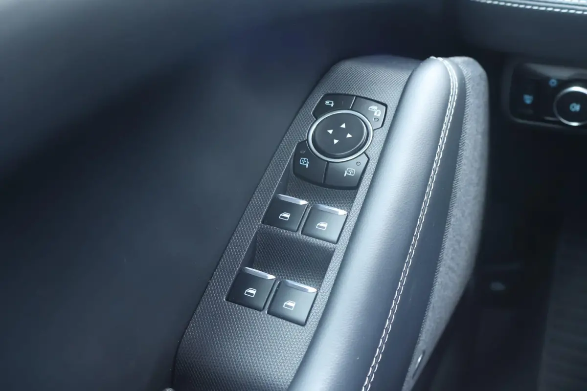 Standard RWD 73 kWh | Panorama | Adaptive Cruise | B&O | Memory | Trekhaak | 360 Camera | Stoel/Stuurverwarming | Elektrische Achterklep |