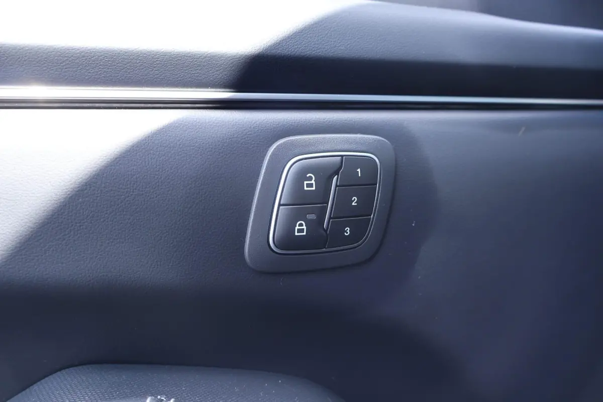 Standard RWD 73 kWh | Panorama | Adaptive Cruise | B&O | Memory | Trekhaak | 360 Camera | Stoel/Stuurverwarming | Elektrische Achterklep |