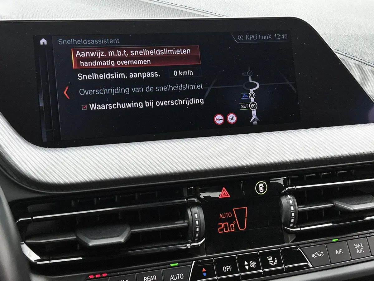 118i High Executive | M PAKKET | SFEERVERLICHTING | PARKEERSENSOREN | STOELVERWARMING | CRUISE CONTROL | CLIMATE CONTROL | DRIVING MODES | LED VERLICHTING | LICHTMETALEN VELGEN | DAB RADIO |