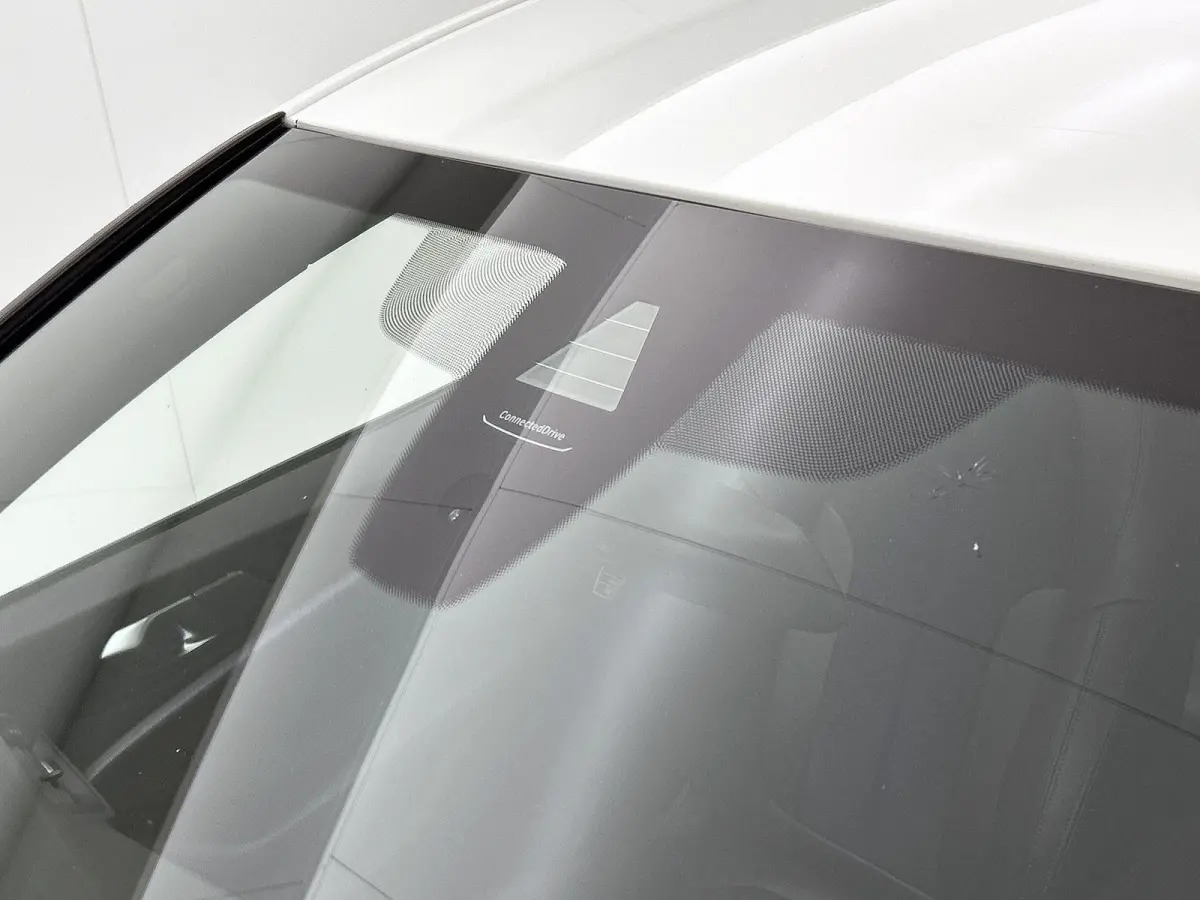 118i High Executive | M PAKKET | SFEERVERLICHTING | PARKEERSENSOREN | STOELVERWARMING | CRUISE CONTROL | CLIMATE CONTROL | DRIVING MODES | LED VERLICHTING | LICHTMETALEN VELGEN | DAB RADIO |
