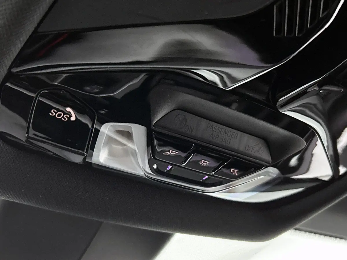 118i High Executive | M PAKKET | SFEERVERLICHTING | PARKEERSENSOREN | STOELVERWARMING | CRUISE CONTROL | CLIMATE CONTROL | DRIVING MODES | LED VERLICHTING | LICHTMETALEN VELGEN | DAB RADIO |
