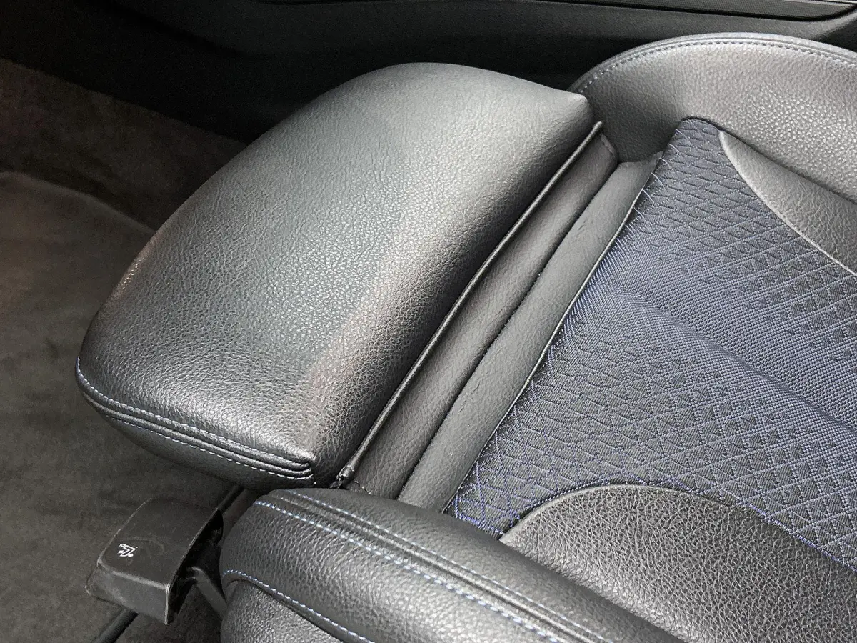 118i High Executive | M PAKKET | SFEERVERLICHTING | PARKEERSENSOREN | STOELVERWARMING | CRUISE CONTROL | CLIMATE CONTROL | DRIVING MODES | LED VERLICHTING | LICHTMETALEN VELGEN | DAB RADIO |