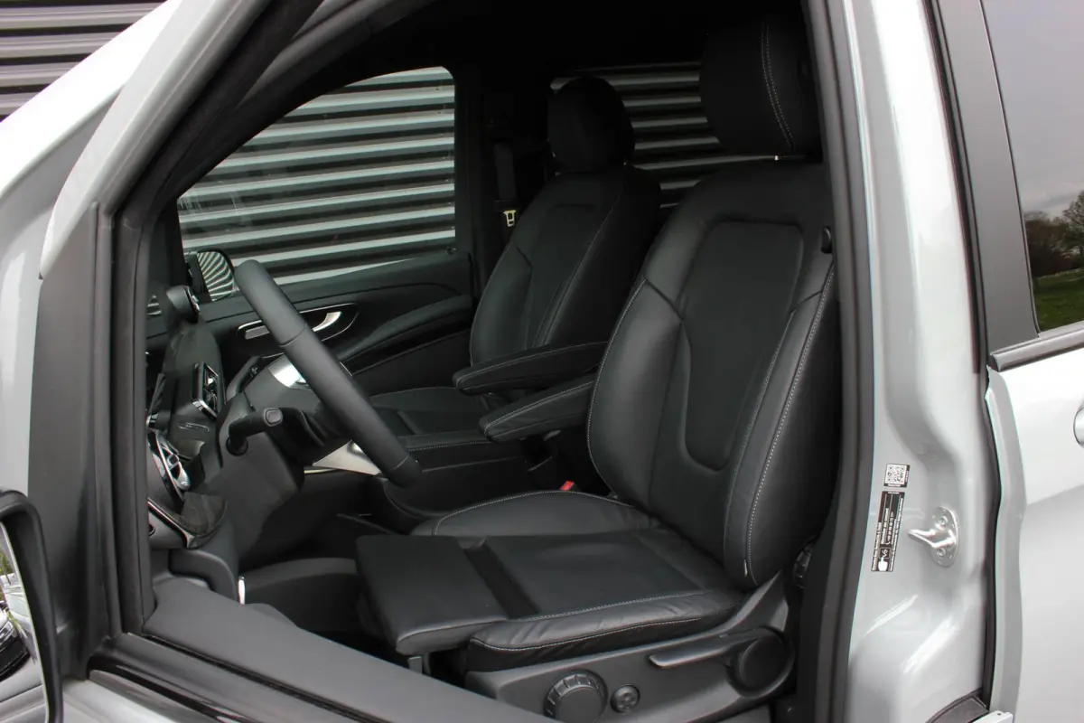 300 AMG L2 90 kWh 2X ELEK.SCHUIFDEUREN / MULTIEBEAM / 360 CAMERA / 7-PERSOONS / BURMESTER / FULL / NEW MODEL