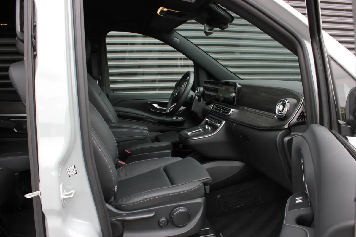 300 AMG L2 90 kWh 2X ELEK.SCHUIFDEUREN / MULTIEBEAM / 360 CAMERA / 7-PERSOONS / BURMESTER / FULL / NEW MODEL