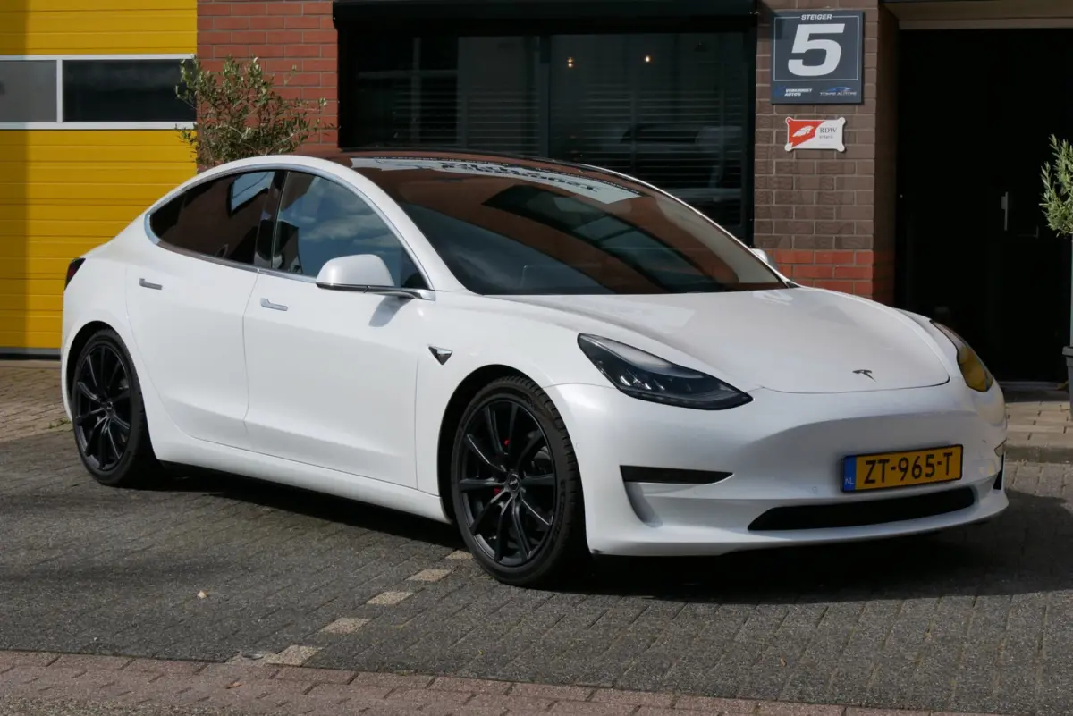Performance AWD.pb1n. 75 kWh pano. org ned. 62dkm.nieuwstaat