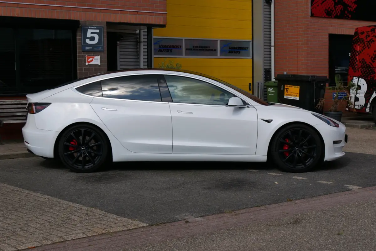 Performance AWD.pb1n. 75 kWh pano. org ned. 62dkm.nieuwstaat