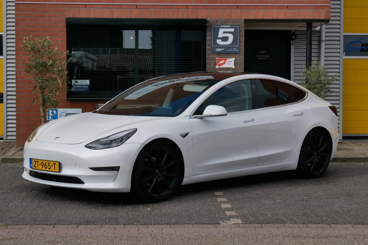 Performance AWD.pb1n. 75 kWh pano. org ned. 62dkm.nieuwstaat