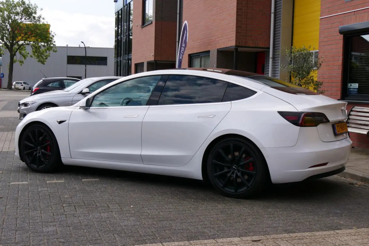 Performance AWD.pb1n. 75 kWh pano. org ned. 62dkm.nieuwstaat