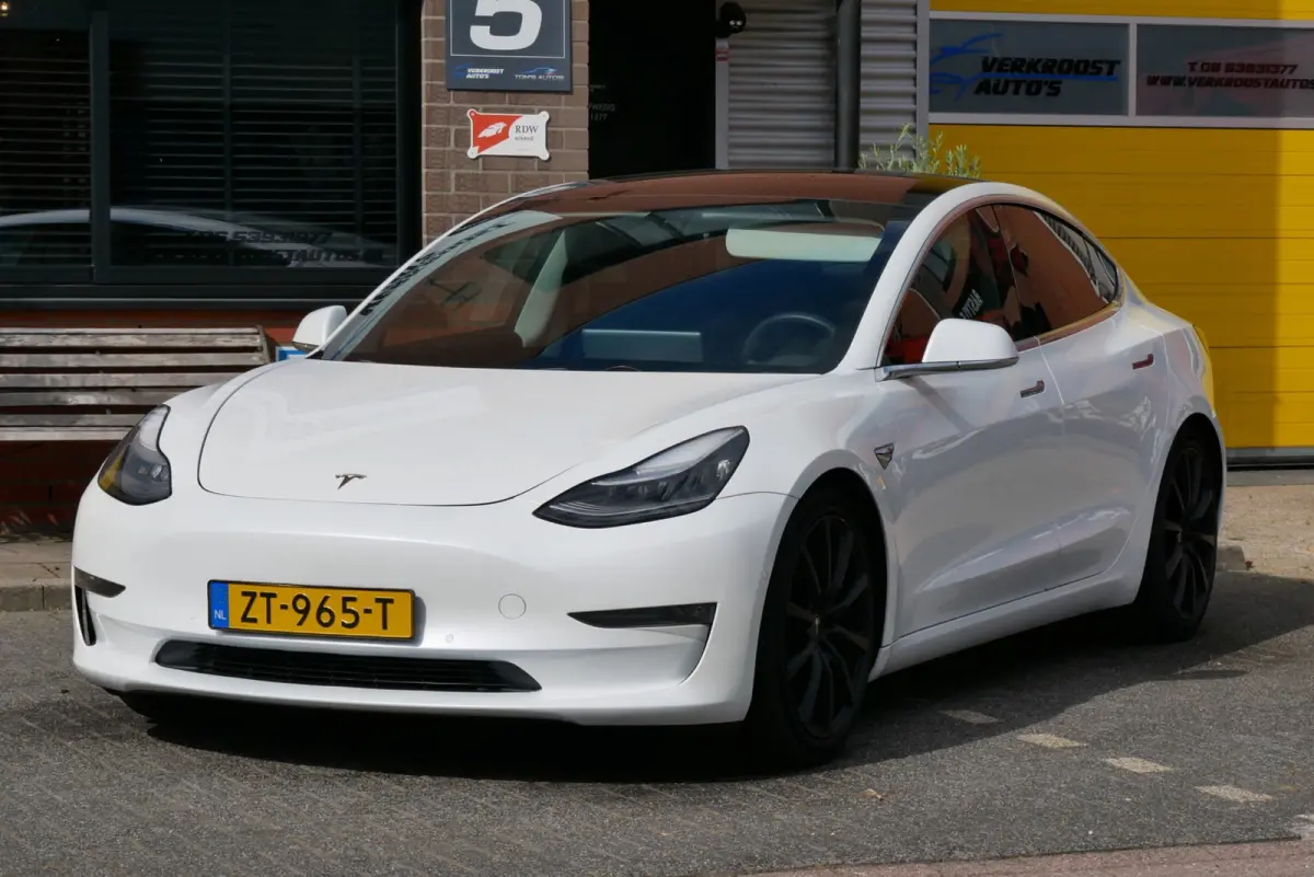 Performance AWD.pb1n. 75 kWh pano. org ned. 62dkm.nieuwstaat