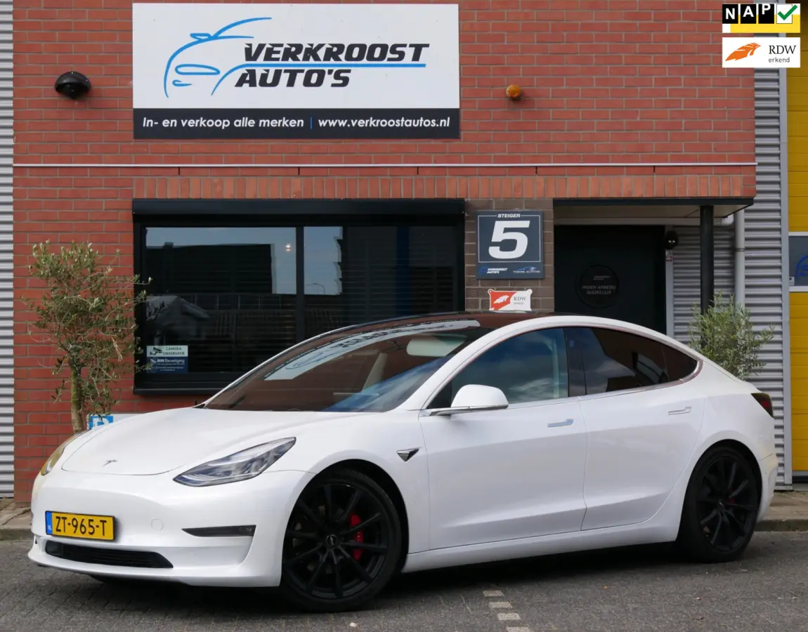 Performance AWD.pb1n. 75 kWh pano. org ned. 62dkm.nieuwstaat
