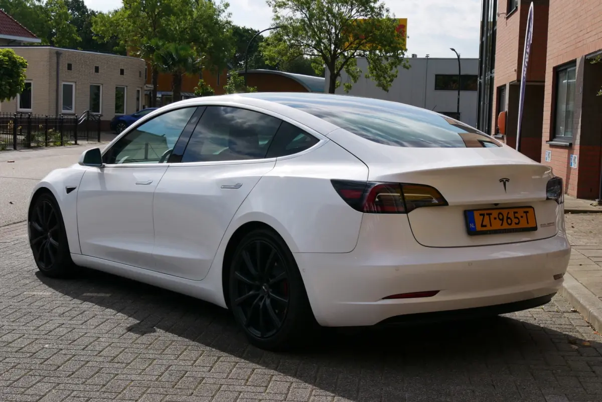 Performance AWD.pb1n. 75 kWh pano. org ned. 62dkm.nieuwstaat