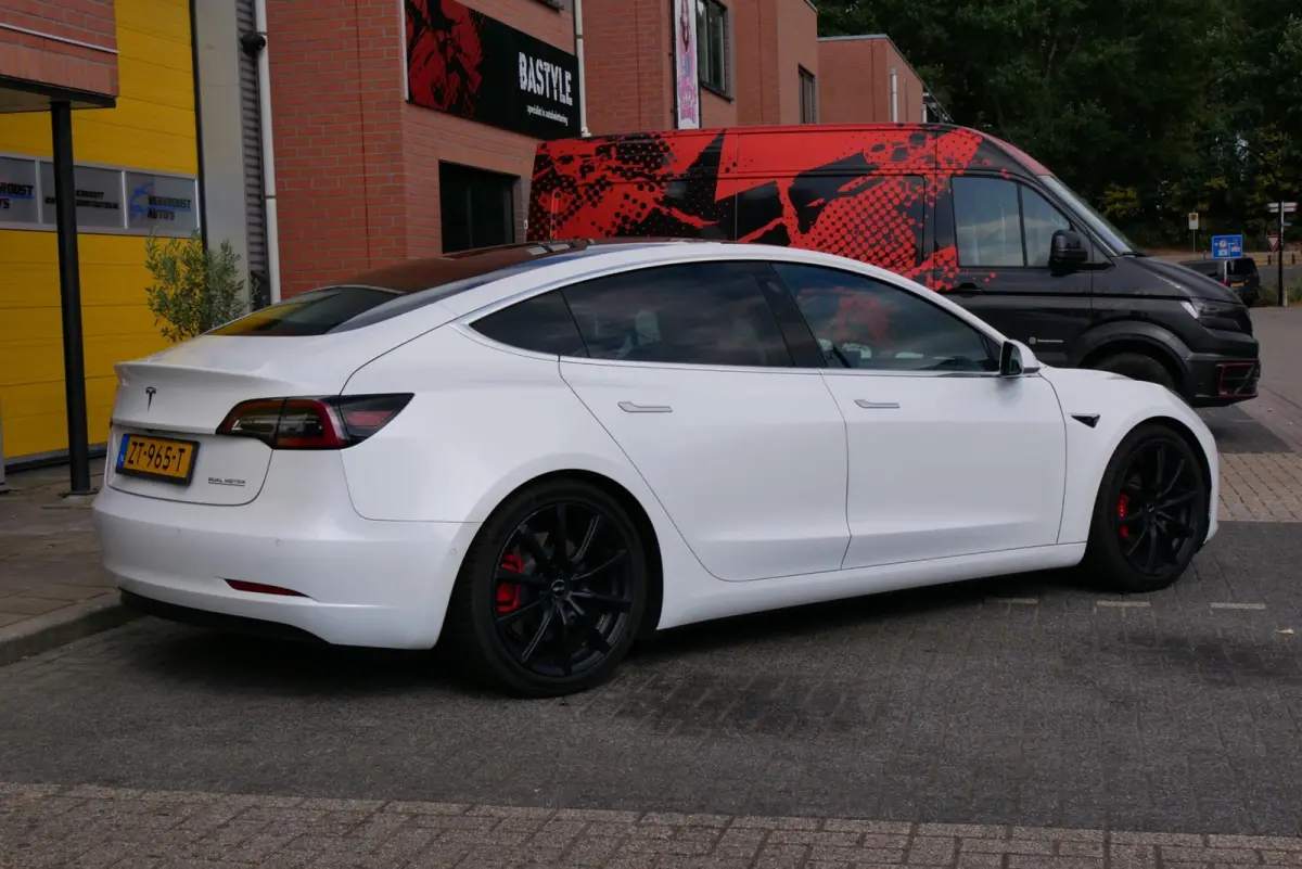 Performance AWD.pb1n. 75 kWh pano. org ned. 62dkm.nieuwstaat