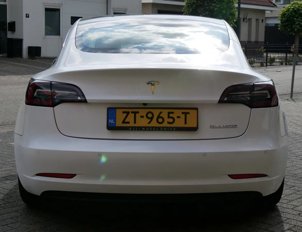 Performance AWD.pb1n. 75 kWh pano. org ned. 62dkm.nieuwstaat