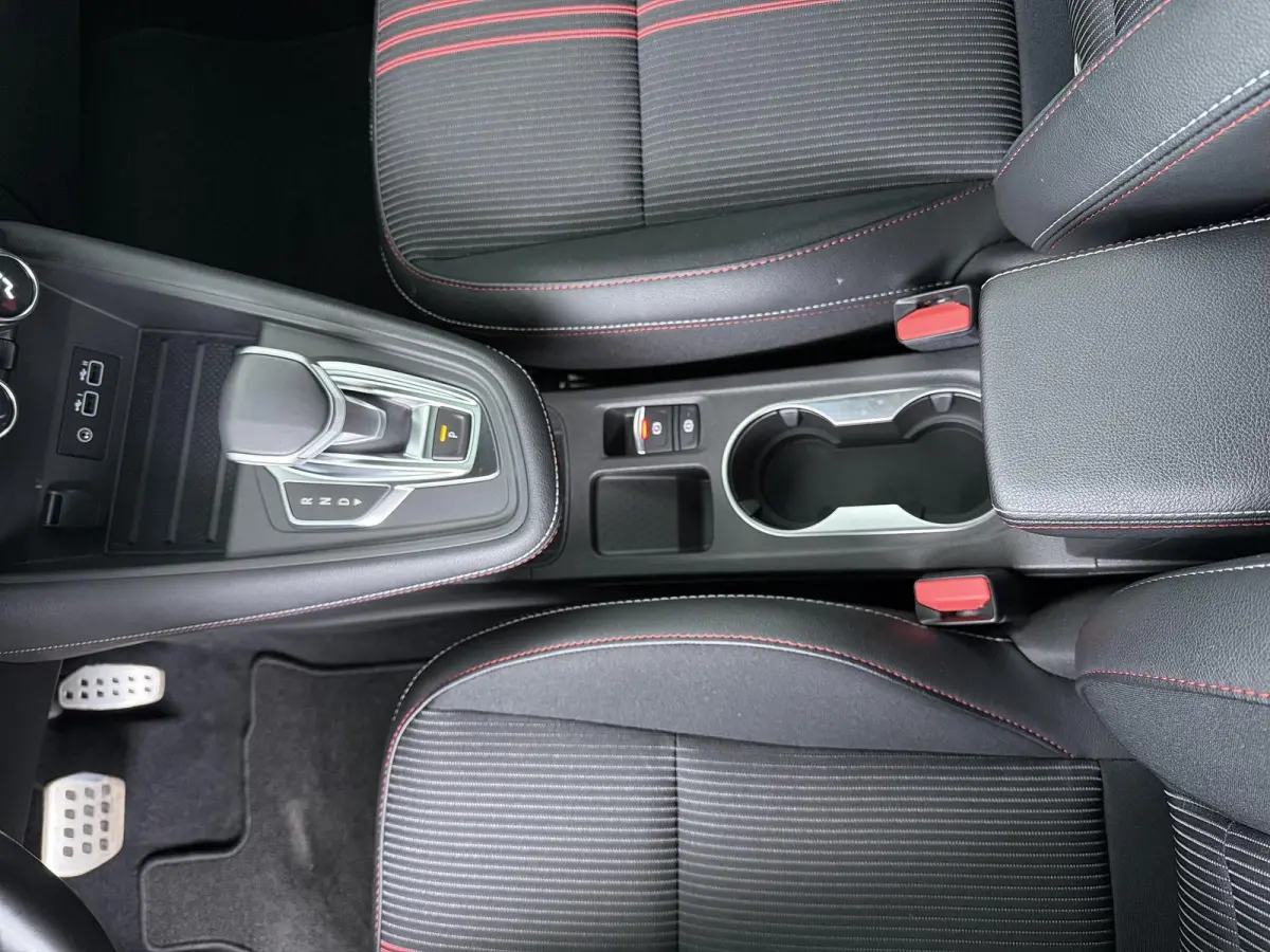 R.S. line mild hybrid 160 EDC | Adapt. Cruise | Schuif-/kanteldak | Stoel-, Stuur- & Voorruitverw. |