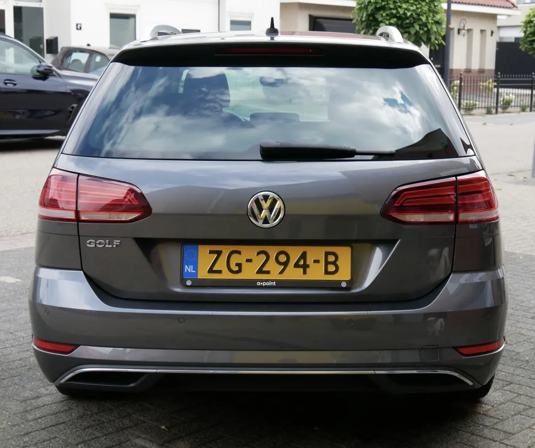 1.0 TSI Highline. massage. stoelverw. sportstoelen.