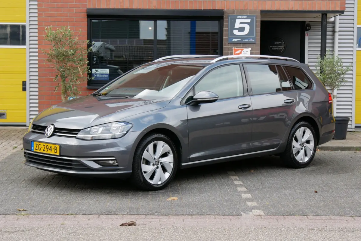 1.0 TSI Highline. massage. stoelverw. sportstoelen.
