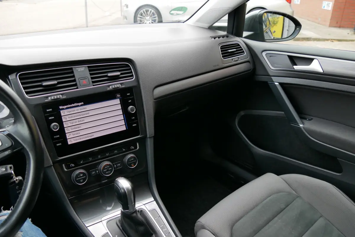 1.0 TSI Highline. massage. stoelverw. sportstoelen.