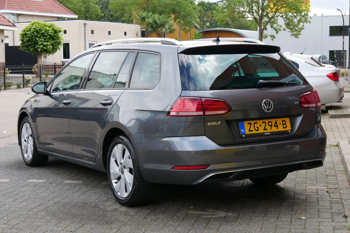 1.0 TSI Highline. massage. stoelverw. sportstoelen.