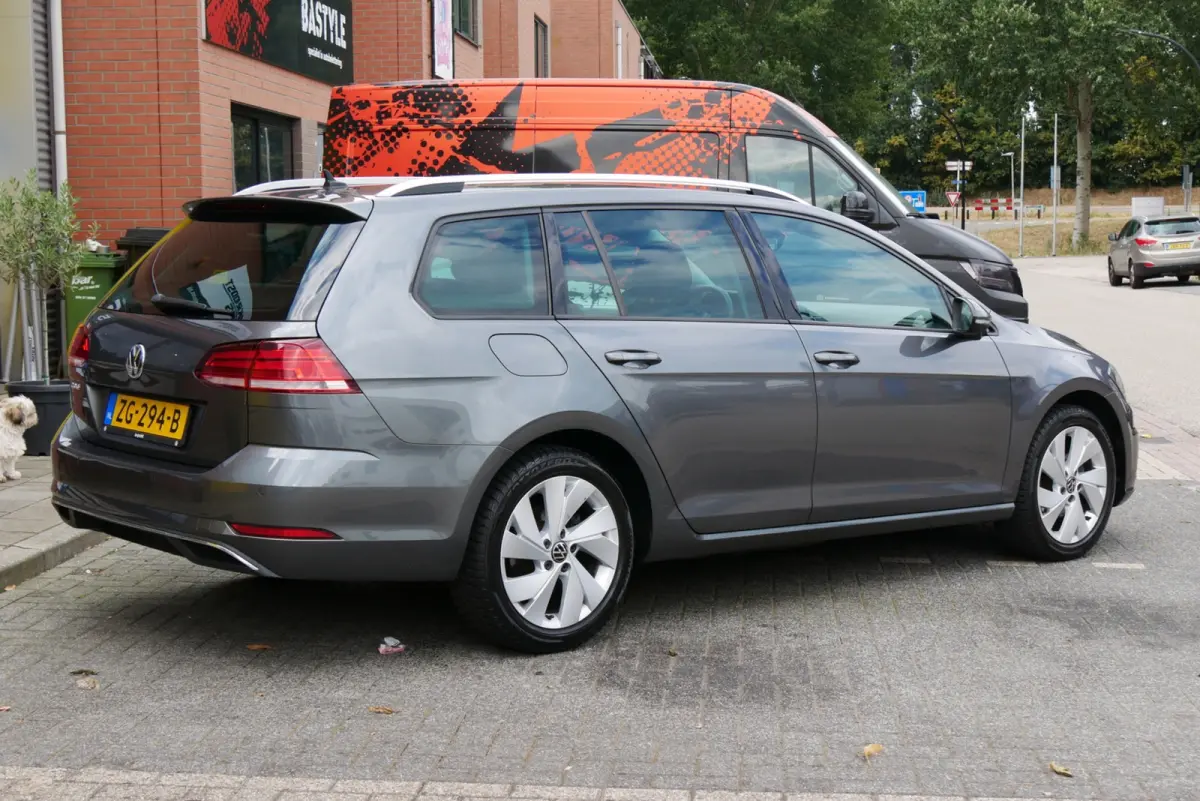 1.0 TSI Highline. massage. stoelverw. sportstoelen.
