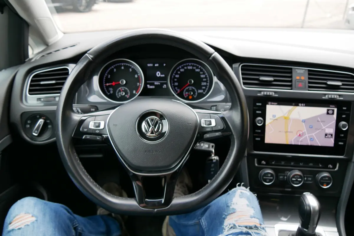 1.0 TSI Highline. massage. stoelverw. sportstoelen.