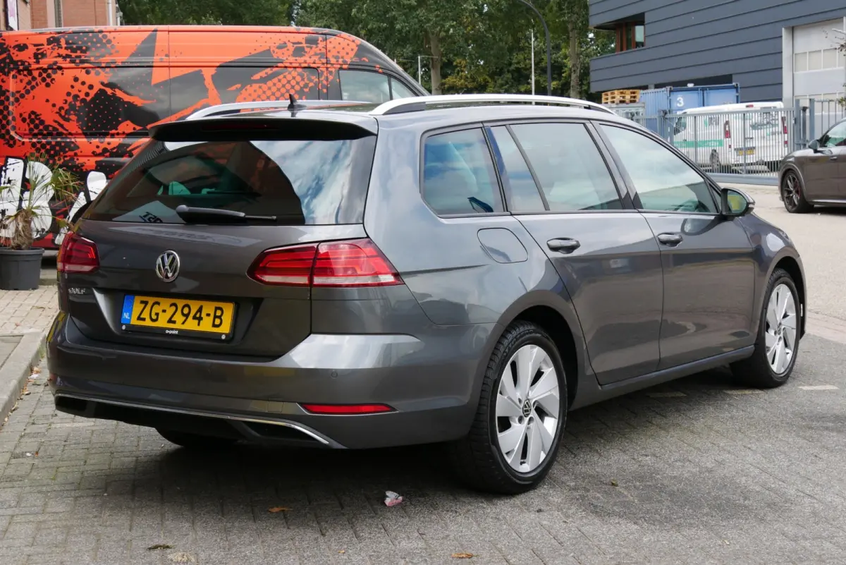 1.0 TSI Highline. massage. stoelverw. sportstoelen.