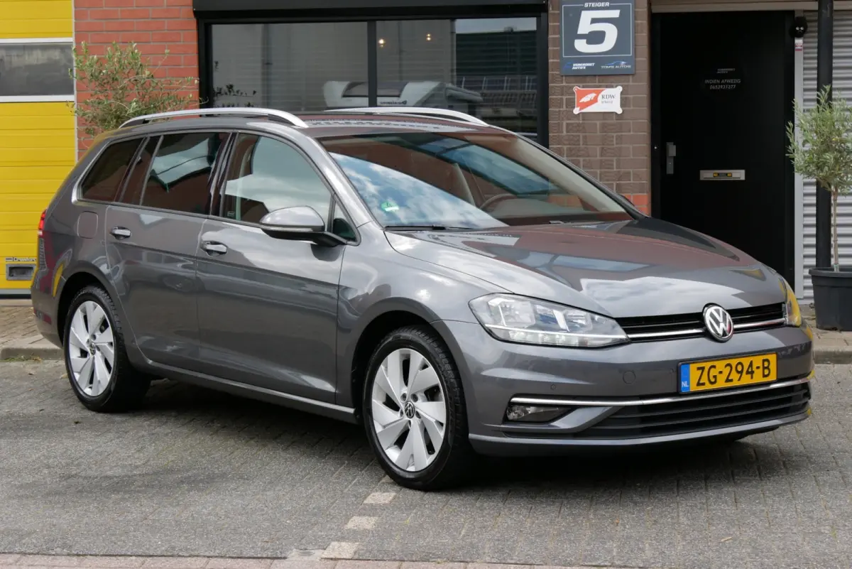 1.0 TSI Highline. massage. stoelverw. sportstoelen.