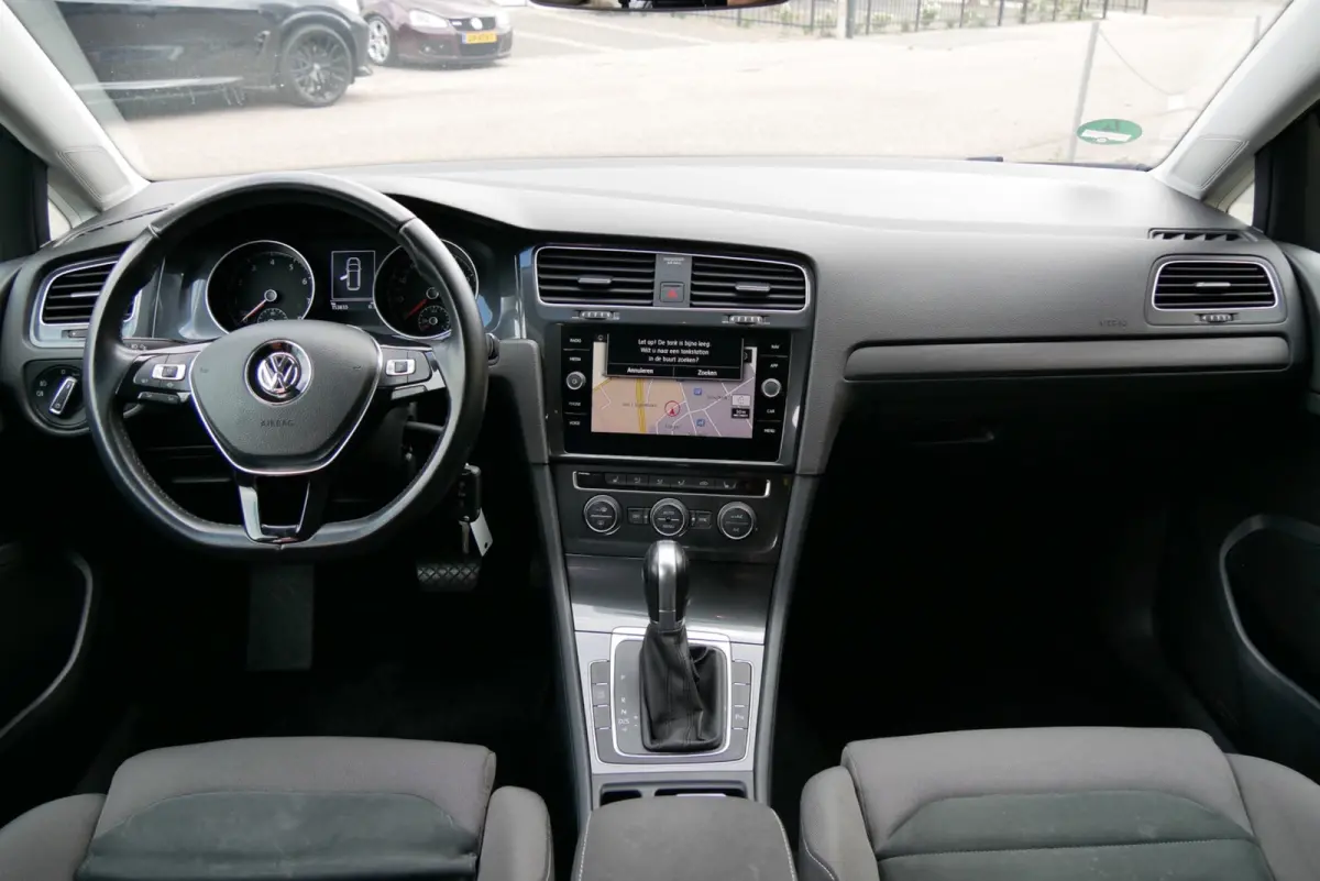1.0 TSI Highline. massage. stoelverw. sportstoelen.