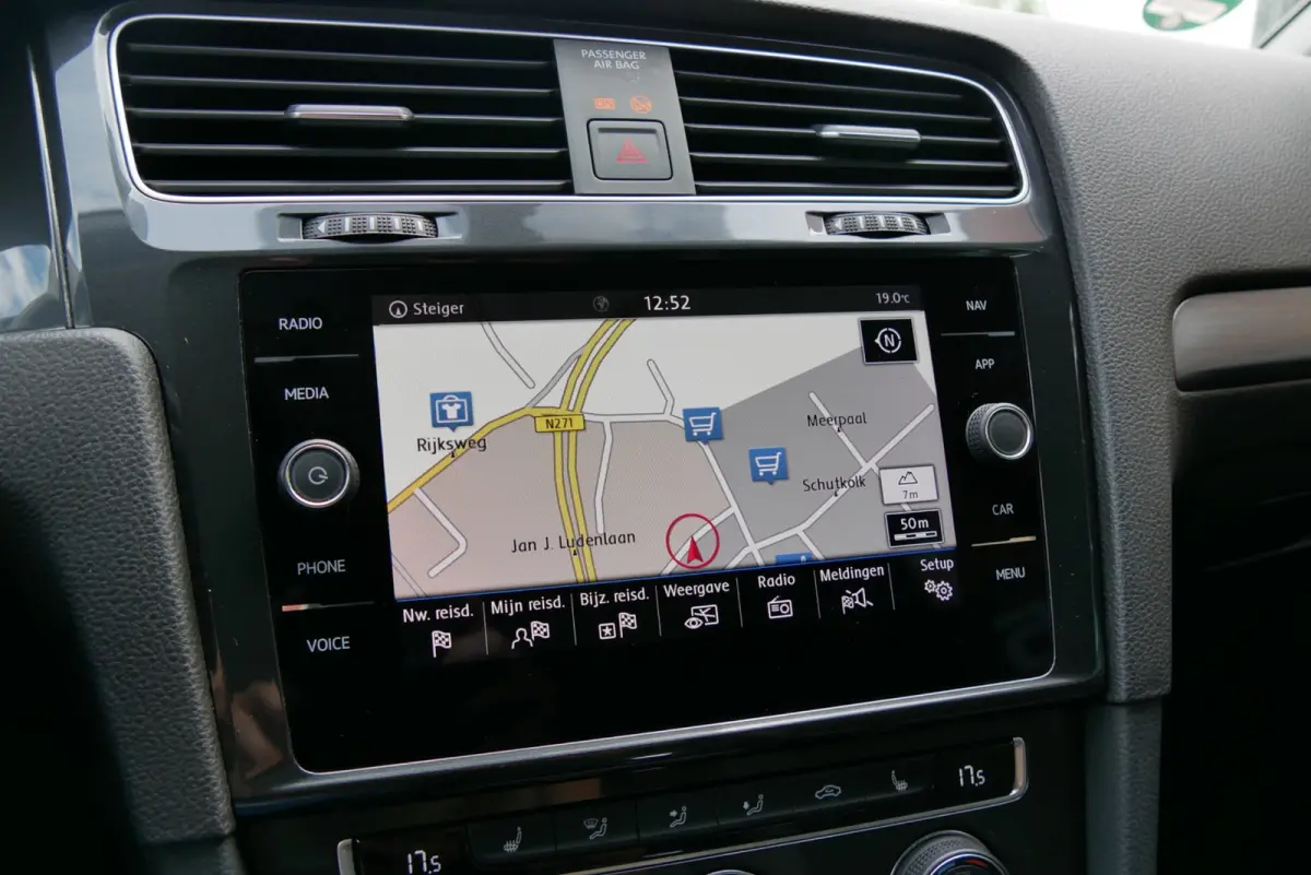 1.0 TSI Highline. massage. stoelverw. sportstoelen.