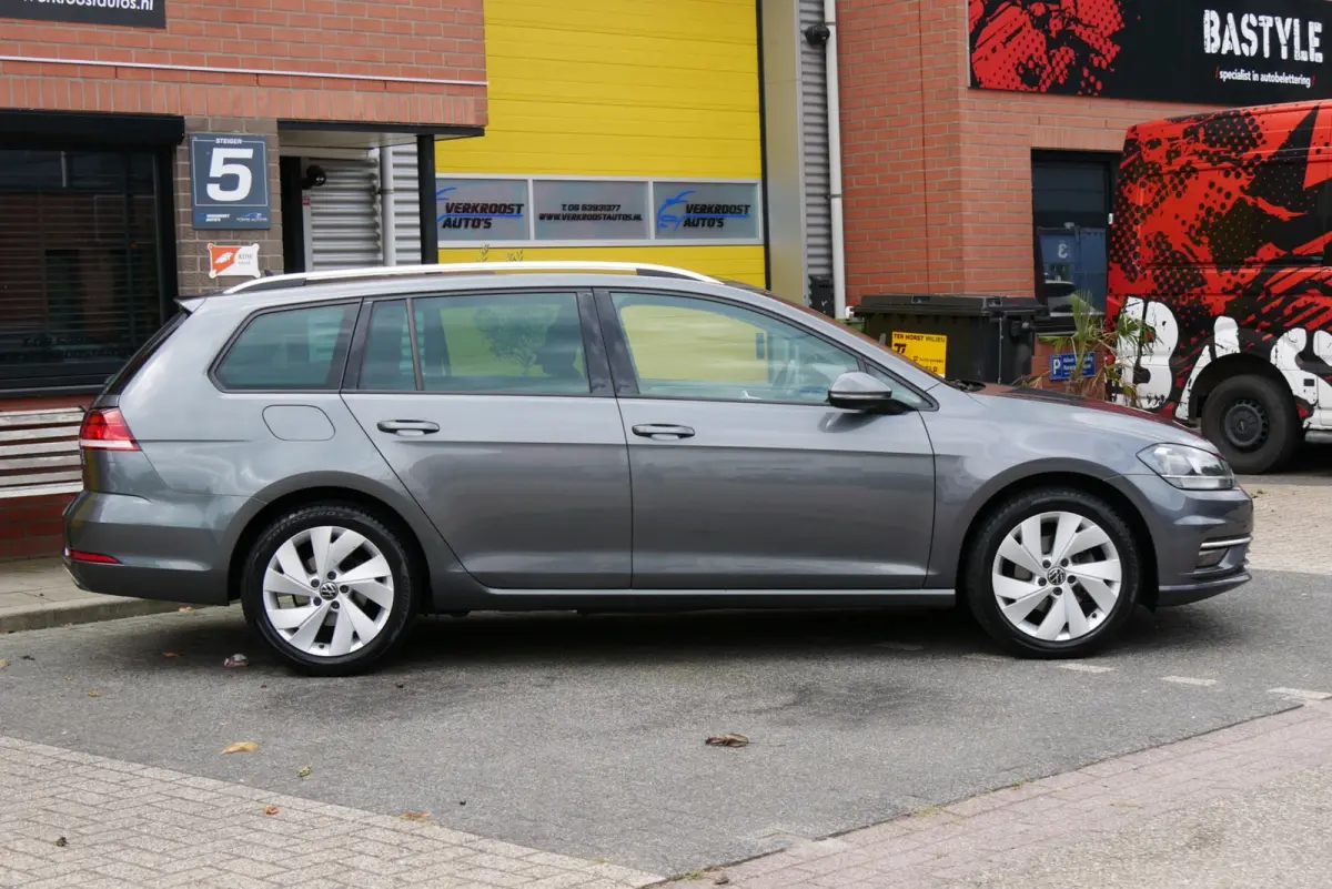 1.0 TSI Highline. massage. stoelverw. sportstoelen.