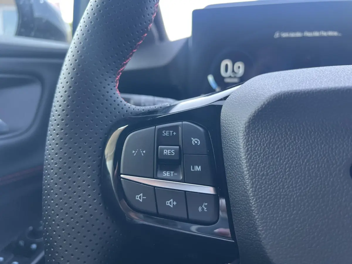 1.0 EcoBoost ST-Line | Black Package | Camera | Stoel/stuur voorruitverwarming | Cruise Control | Parkeersensoren V+A | Navigatie | 18-Inch