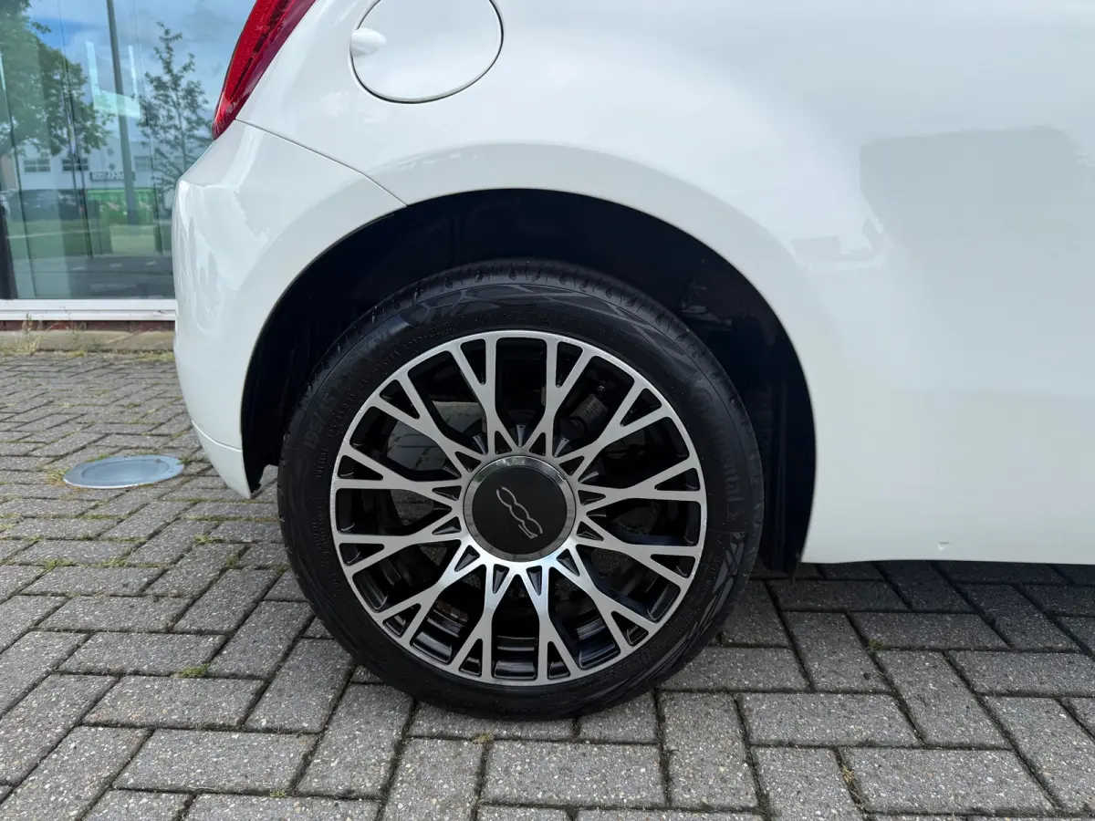 1.0 Hybrid Dolcevita - Navi - Climate - Panodak - Parkeerhhulp - Lage stand