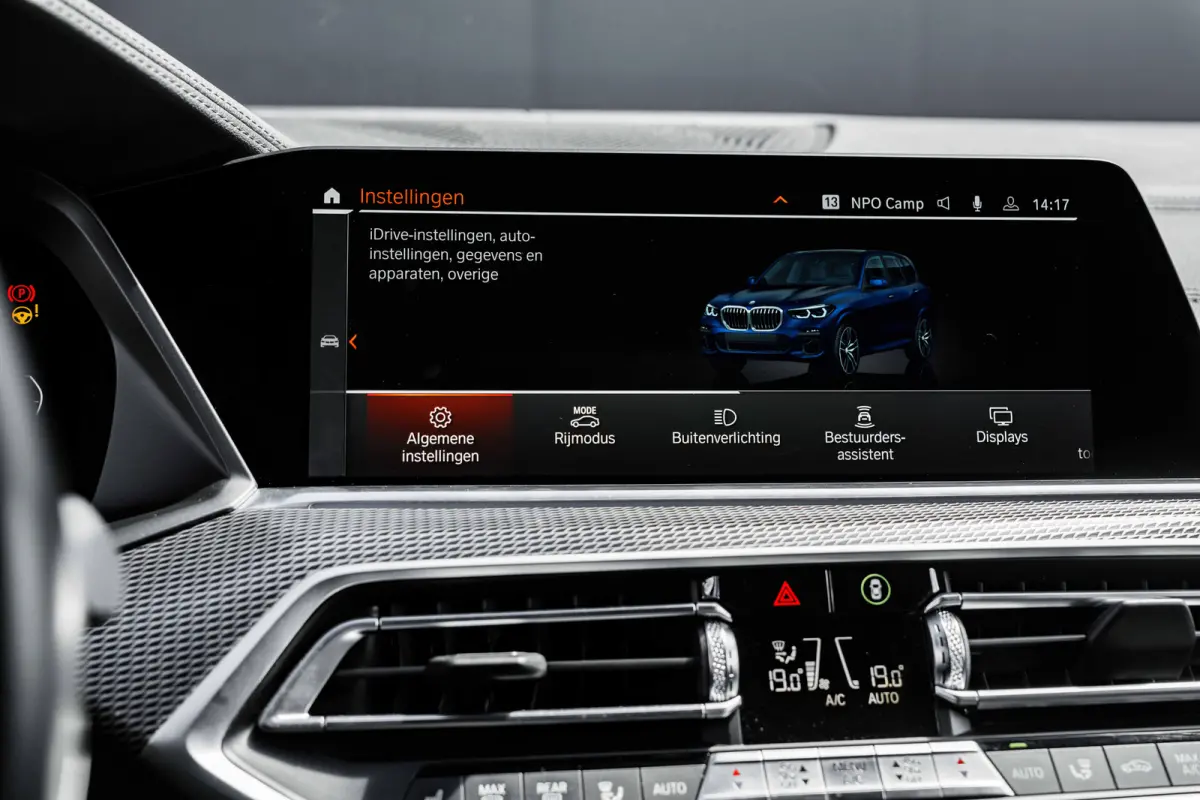 xDrive45e High Executive | Harman Kardon | Luchtvering | Head-Up | Dodehoek | Leer |