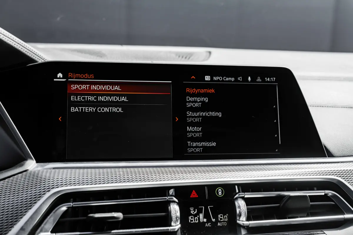 xDrive45e High Executive | Harman Kardon | Luchtvering | Head-Up | Dodehoek | Leer |