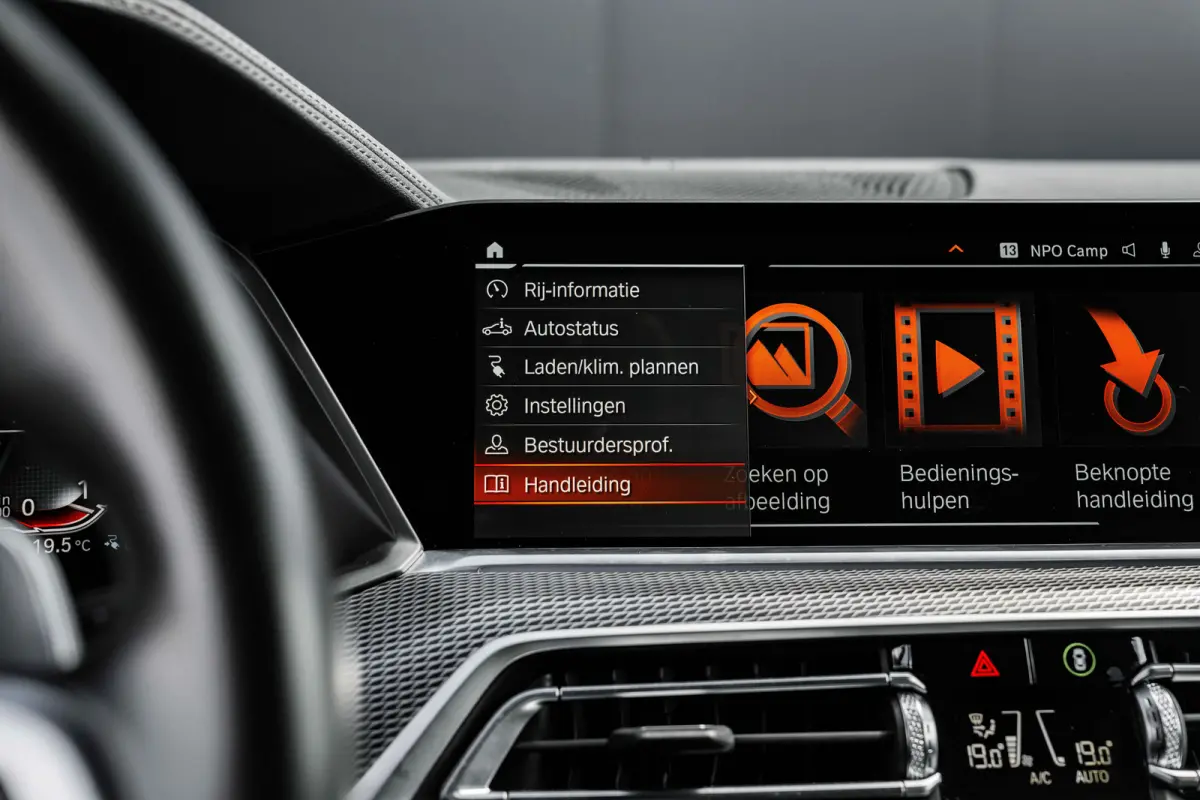 xDrive45e High Executive | Harman Kardon | Luchtvering | Head-Up | Dodehoek | Leer |
