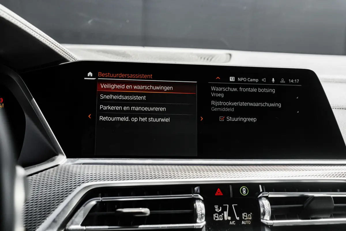 xDrive45e High Executive | Harman Kardon | Luchtvering | Head-Up | Dodehoek | Leer |