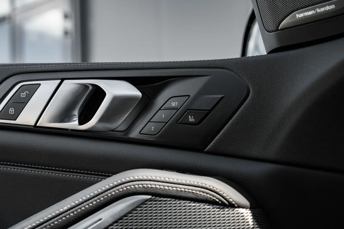 xDrive45e High Executive | Harman Kardon | Luchtvering | Head-Up | Dodehoek | Leer |