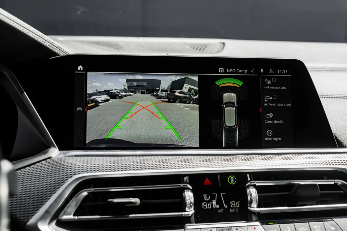 xDrive45e High Executive | Harman Kardon | Luchtvering | Head-Up | Dodehoek | Leer |