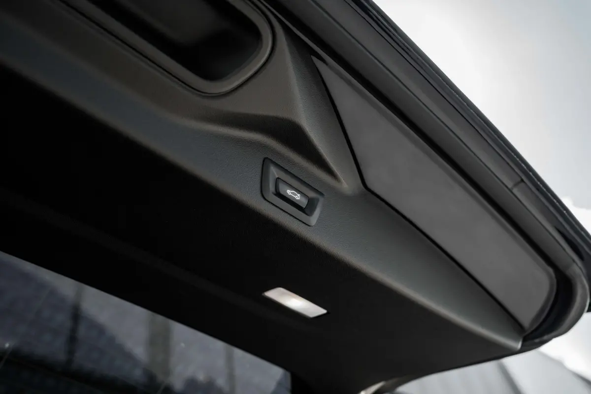 xDrive45e High Executive | Harman Kardon | Luchtvering | Head-Up | Dodehoek | Leer |