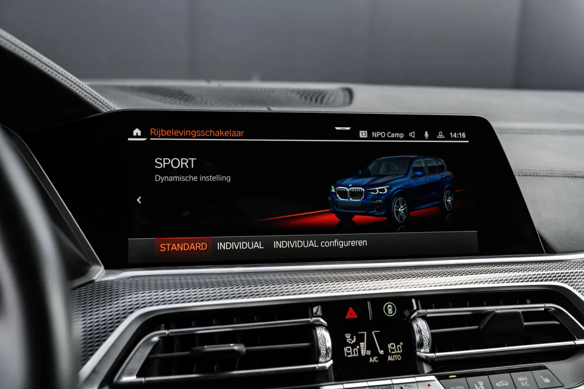 xDrive45e High Executive | Harman Kardon | Luchtvering | Head-Up | Dodehoek | Leer |