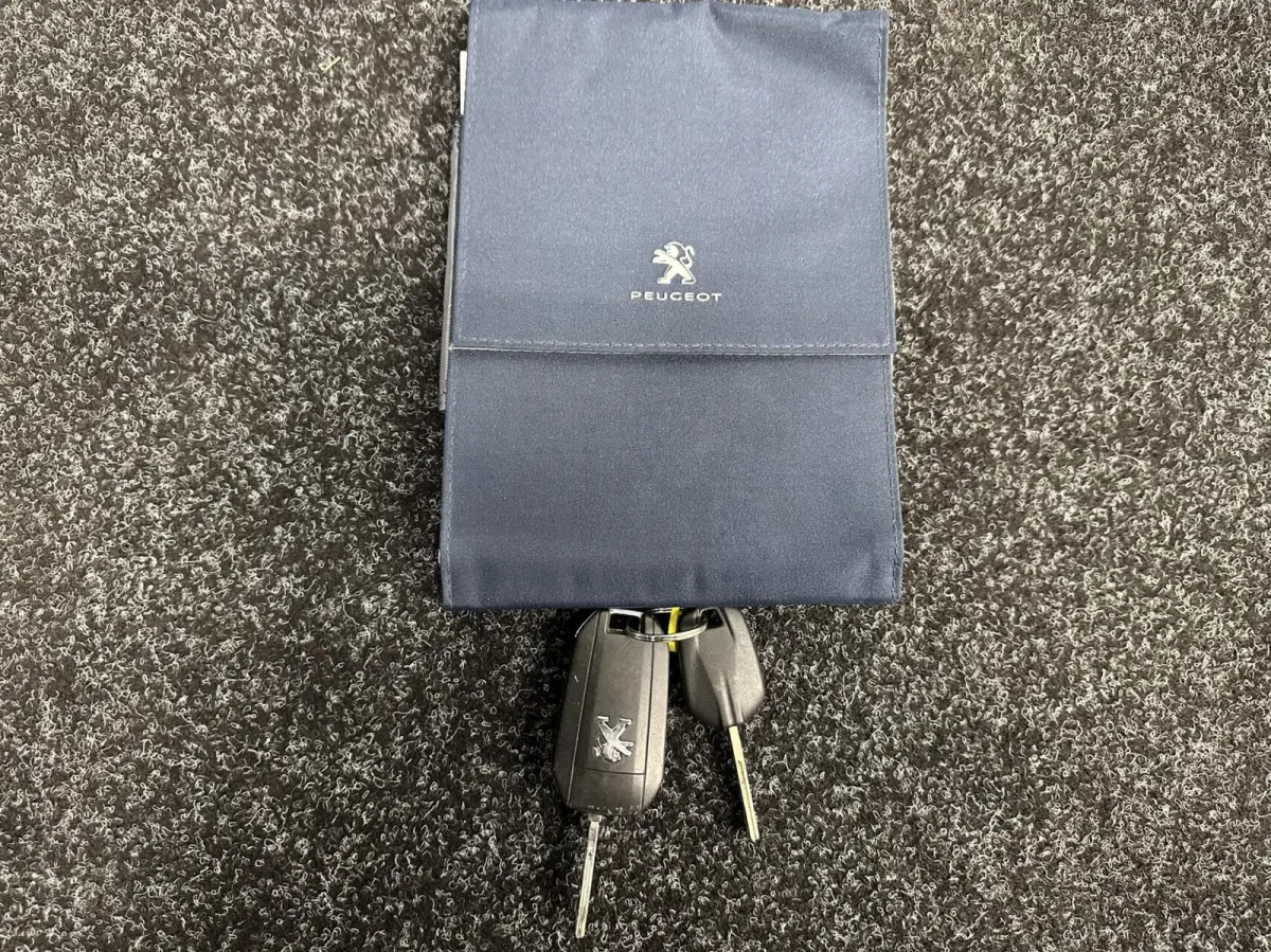 1.2 PureTech Blue Lease Active CRUISE LM CARPLAY NAVI.