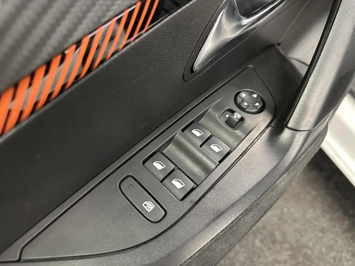 1.2 PureTech Blue Lease Active CRUISE LM CARPLAY NAVI.