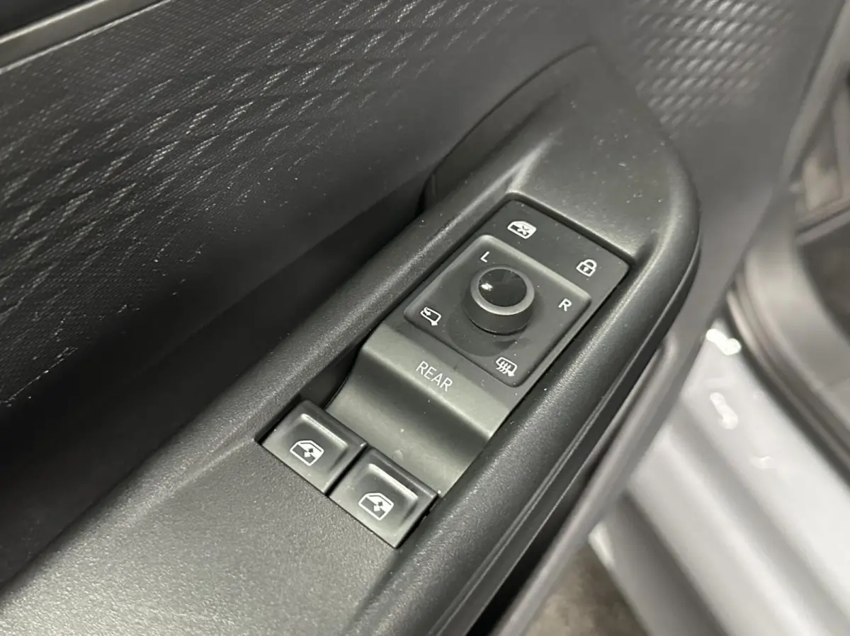 62kWh Business Plus 150KW CARPLAY CRUISE NAVI.