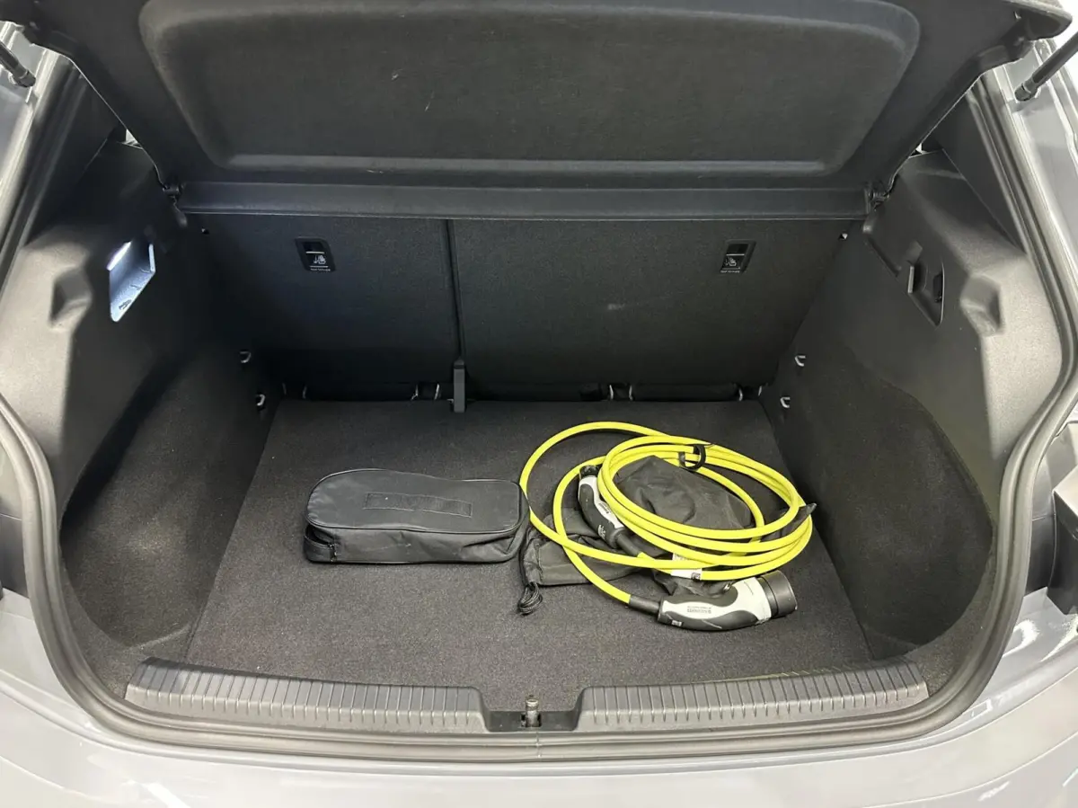62kWh Business Plus 150KW CARPLAY CRUISE NAVI.