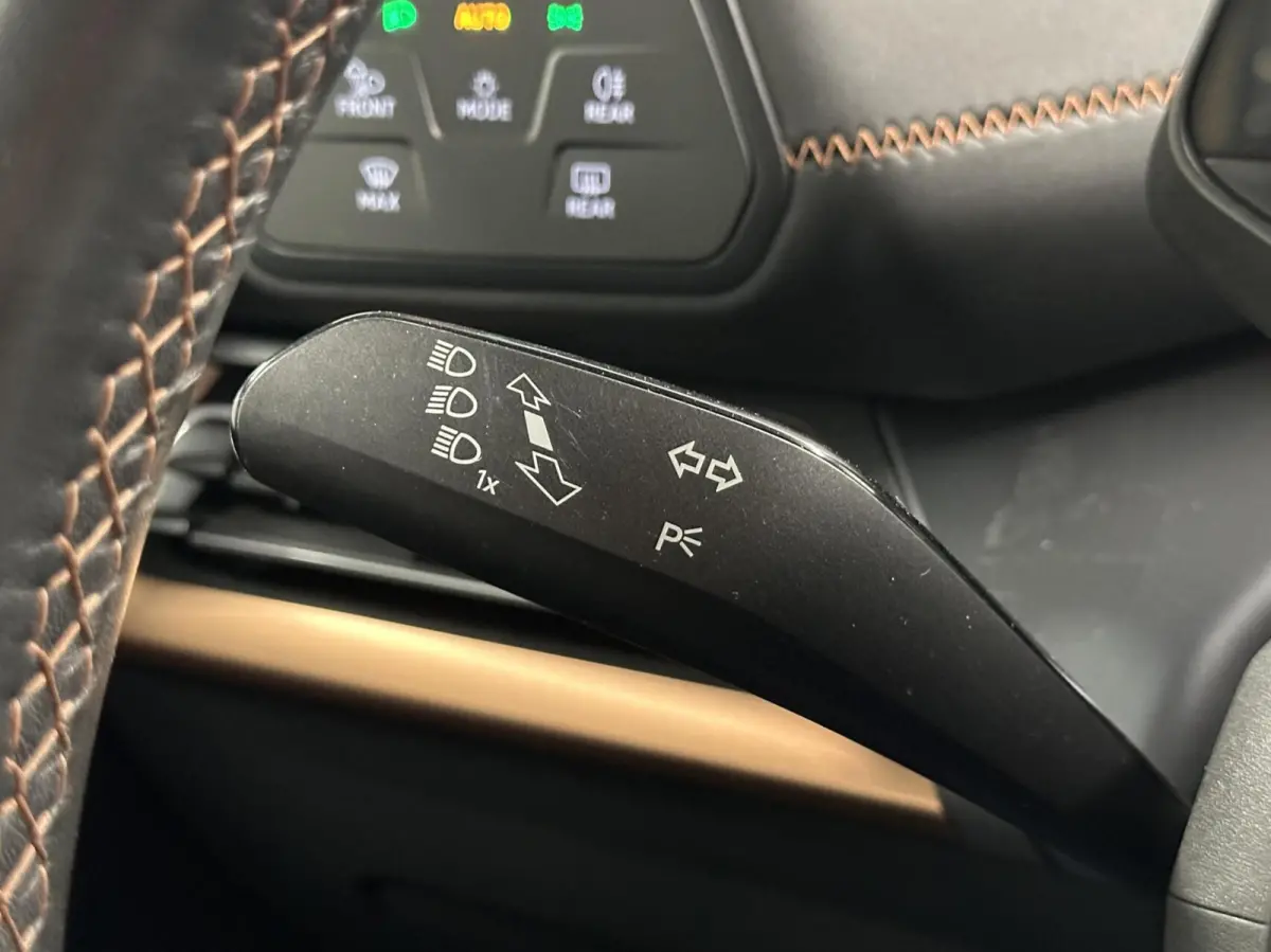 62kWh Business Plus 150KW CARPLAY CRUISE NAVI.