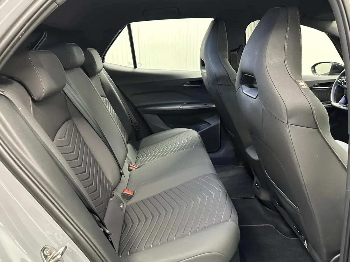 62kWh Business Plus 150KW CARPLAY CRUISE NAVI.
